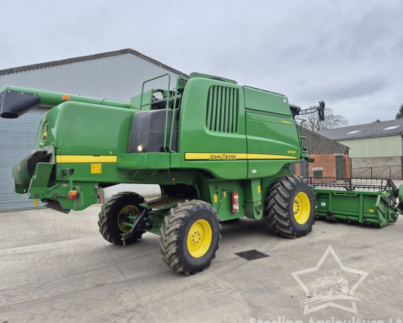 John Deere W540 HillMaster Combine
