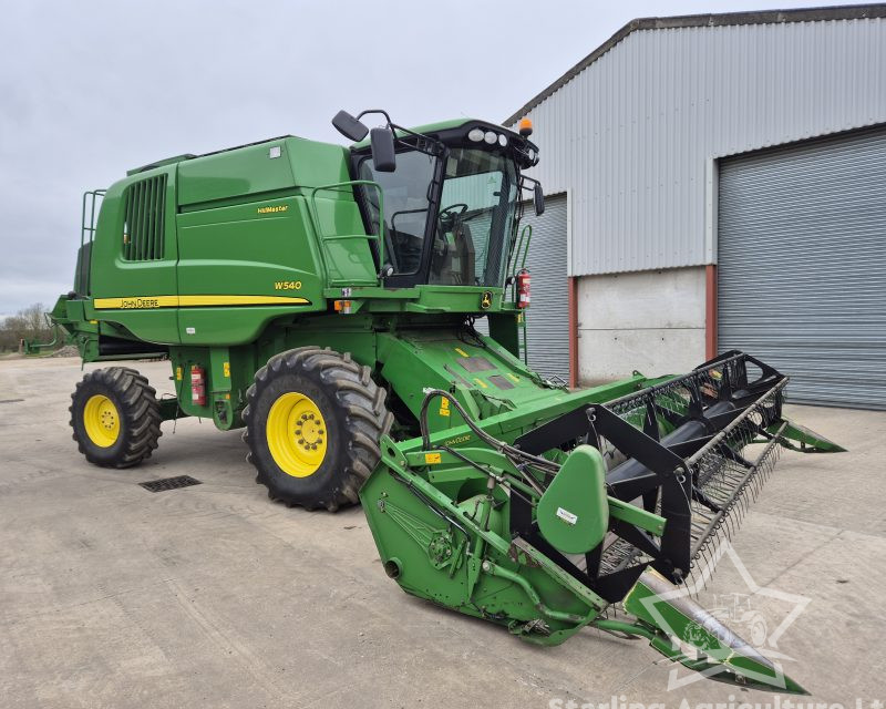 John Deere W540 HillMaster Combine