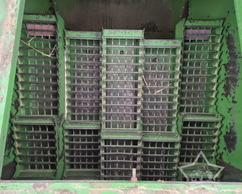 John Deere W540 HillMaster Combine