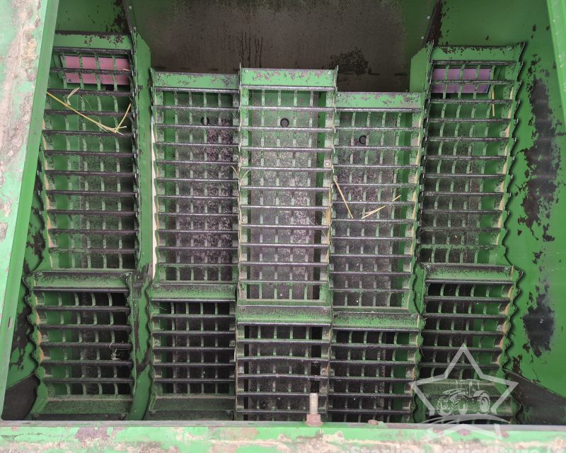 John Deere W540 HillMaster Combine