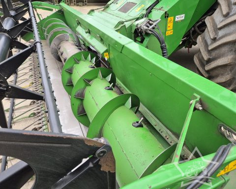 John Deere W540 HillMaster Combine