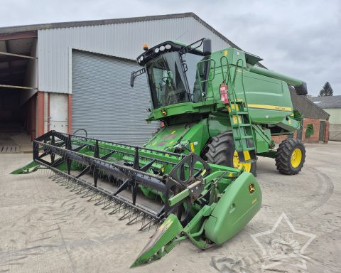 John Deere W540 HillMaster Combine