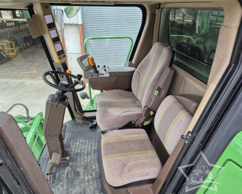 John Deere W540 HillMaster Combine