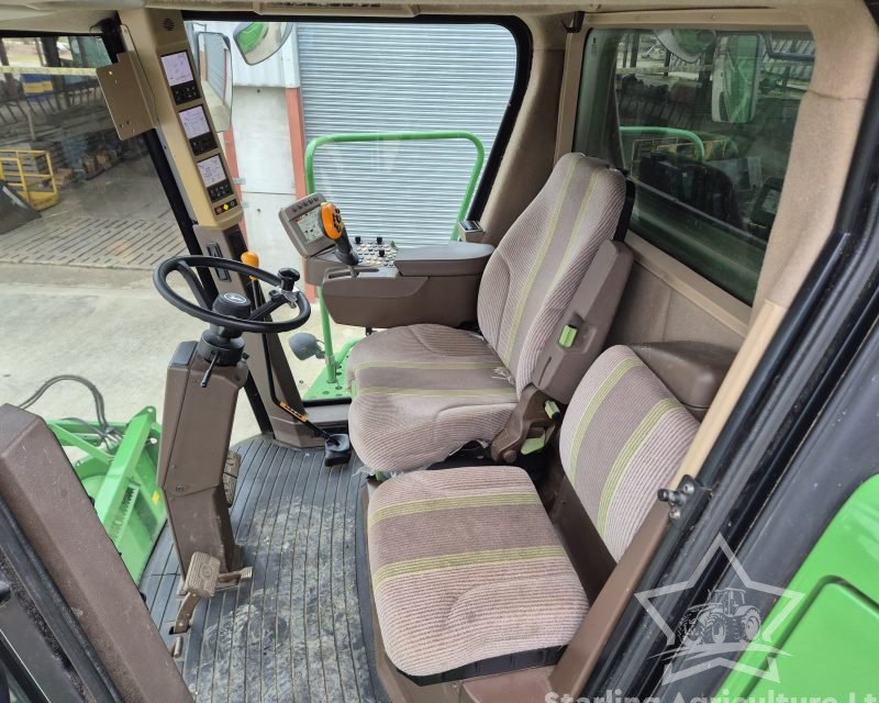 John Deere W540 HillMaster Combine