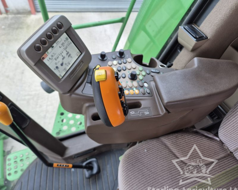 John Deere W540 HillMaster Combine