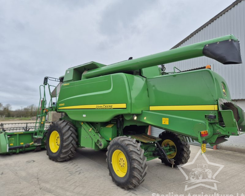 John Deere W540 HillMaster Combine