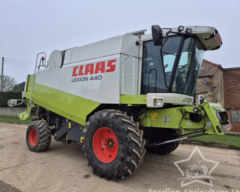 Claas Lexion 440 Combine