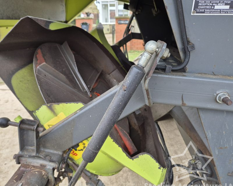 Claas Lexion 440 Combine