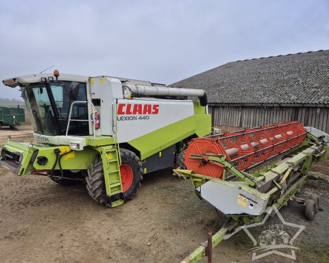 Claas Lexion 440 Combine
