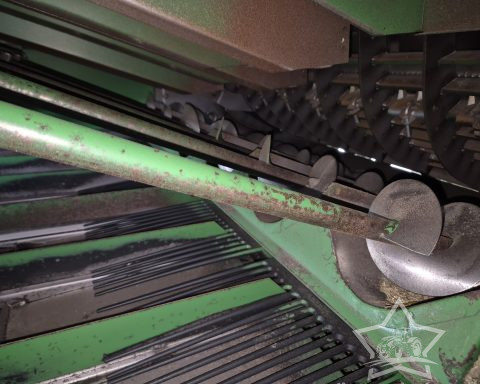 John Deere W540 HillMaster Combine