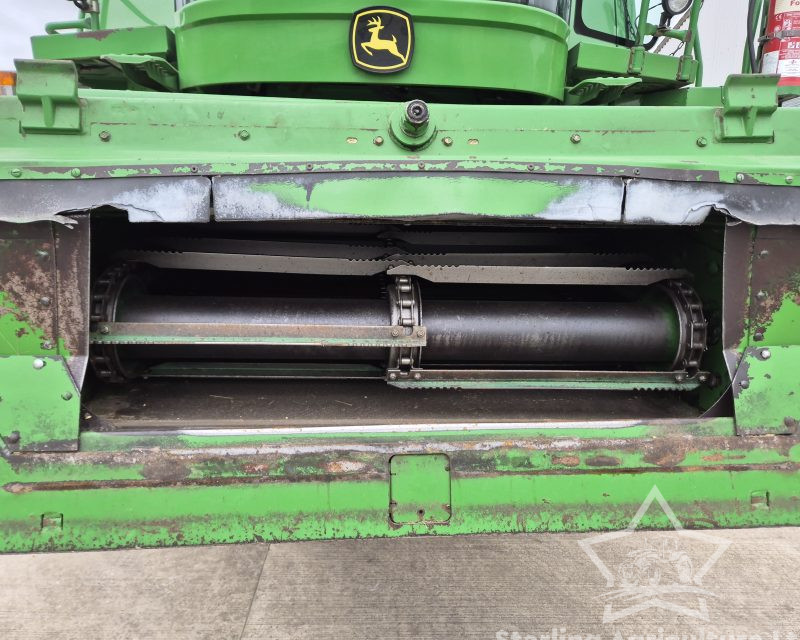 John Deere W540 HillMaster Combine