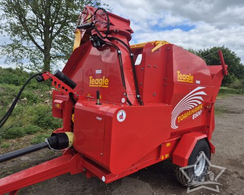Teagle 8500 Tomahawk Straw Bedder