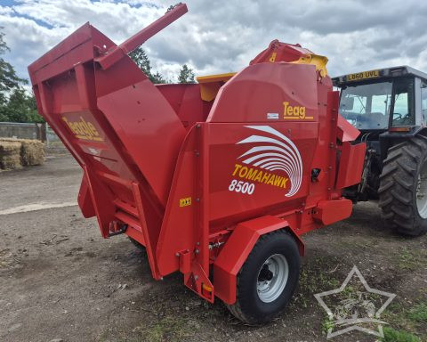Teagle 8500 Tomahawk Straw Bedder