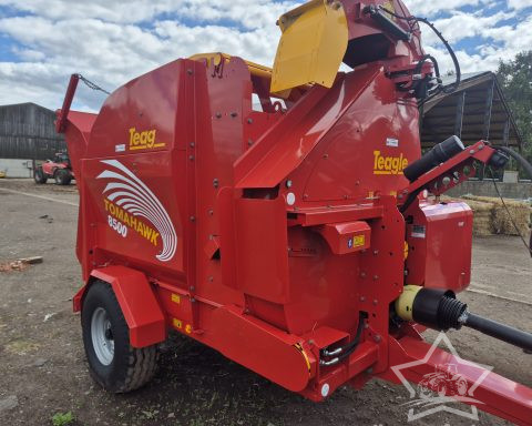 Teagle 8500 Tomahawk Straw Bedder