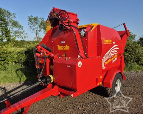 Teagle 8500 Tomahawk Straw Bedder