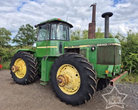 John Deere 8640