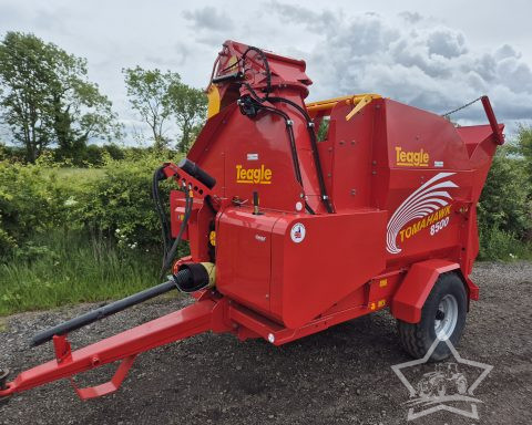 Teagle 8500 Tomahawk Straw Bedder