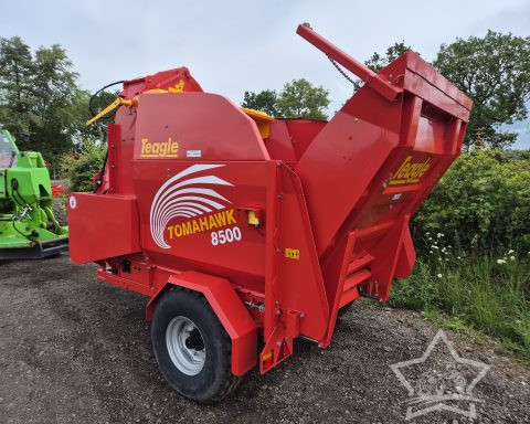 Teagle 8500 Tomahawk Straw Bedder
