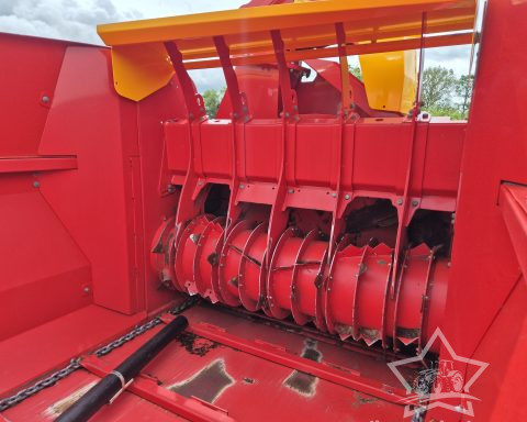 Teagle 8500 Tomahawk Straw Bedder