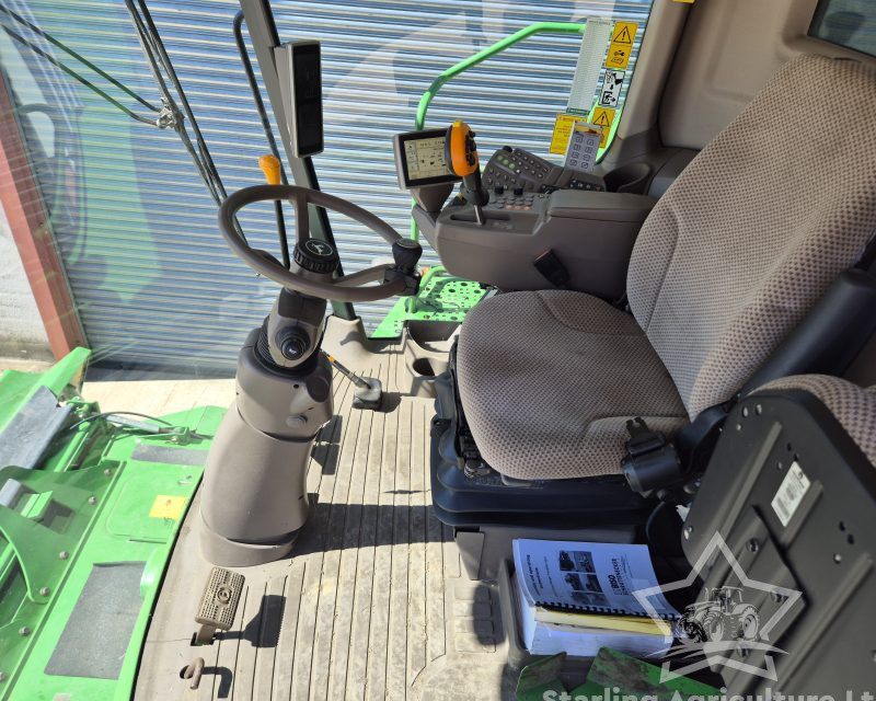 John Deere W550 Combine