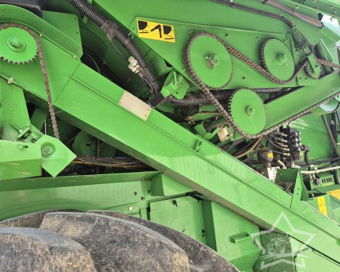 John Deere W550 Combine