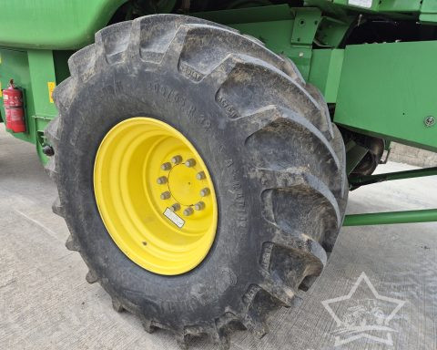 John Deere W550 Combine