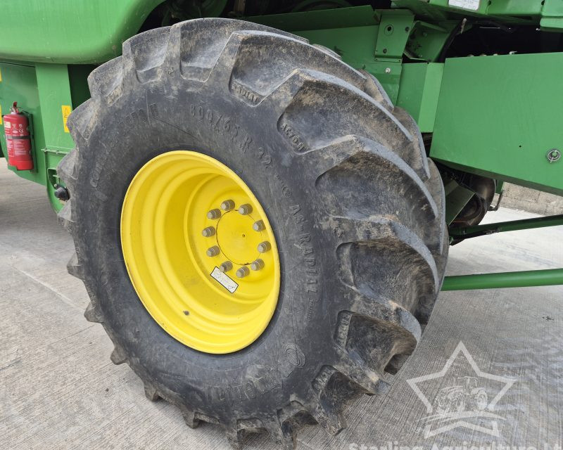 John Deere W550 Combine