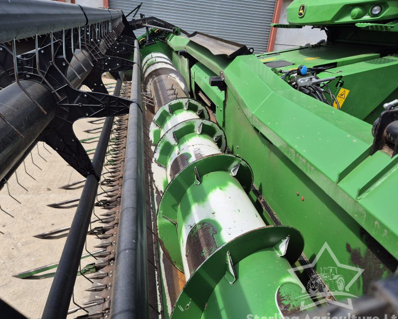 John Deere W550 Combine