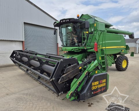 John Deere W550 Combine