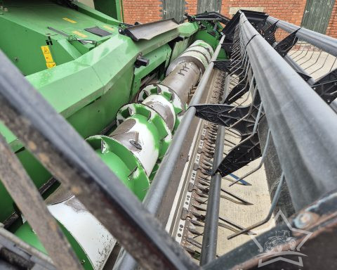 John Deere W550 Combine