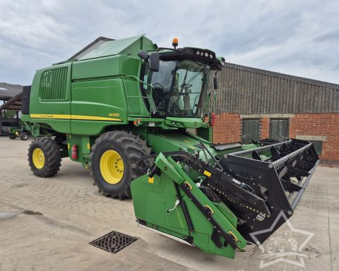 John Deere W550 Combine