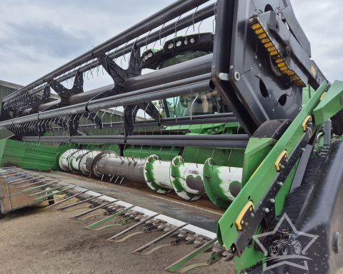 John Deere W550 Combine
