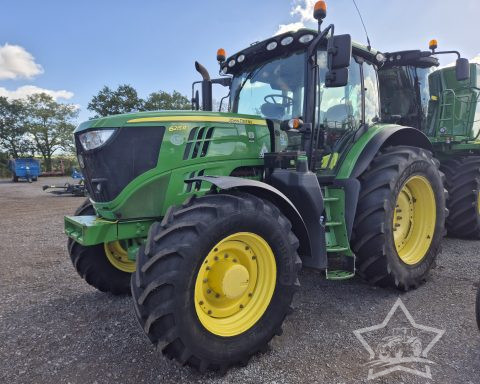 John Deere 6215R