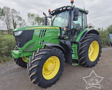 John Deere 6215R