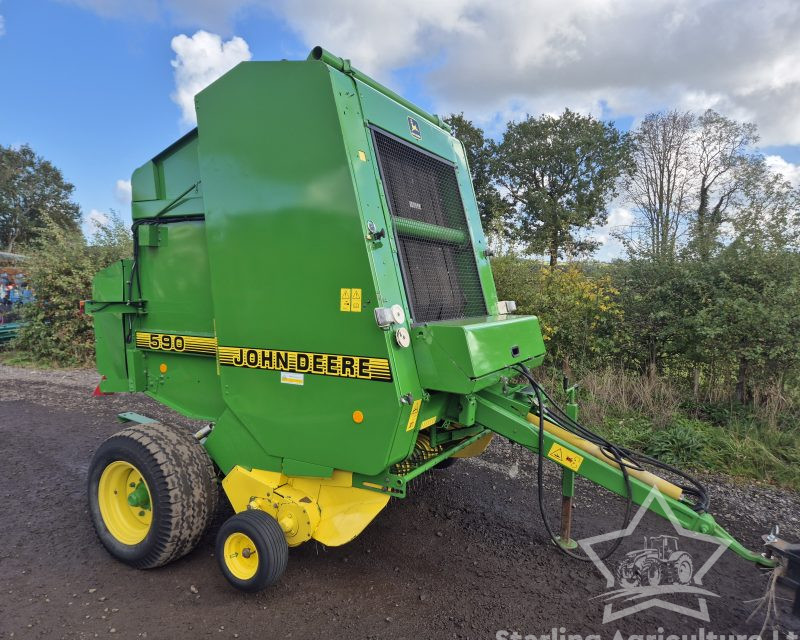 John Deere 590 Round Baler