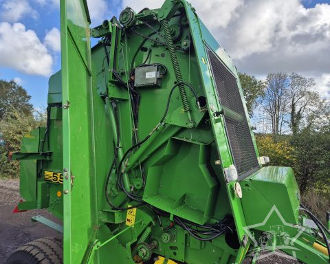John Deere 590 Round Baler