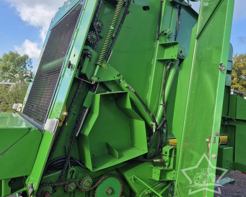 John Deere 590 Round Baler