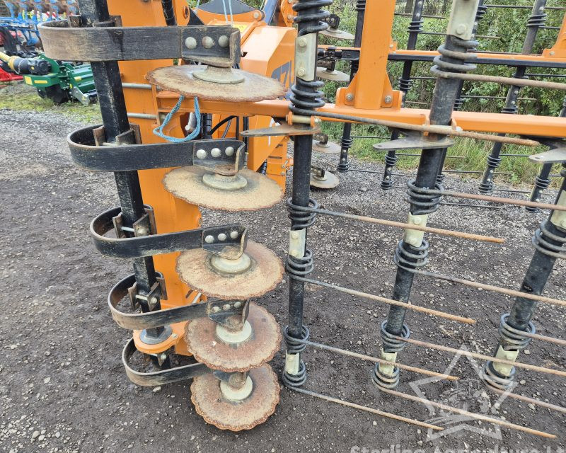 MZURI REZULT Straw Rake