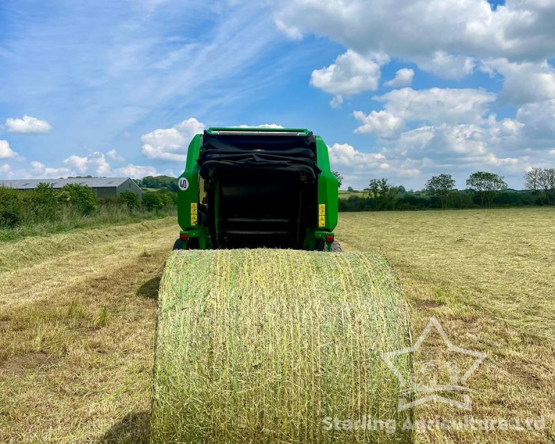 John Deere V451R Round Baler