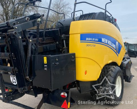 New Holland 890 Baler