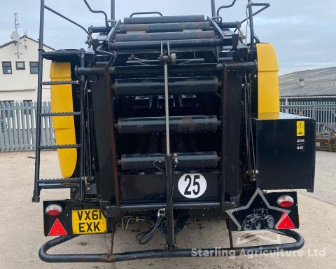 New Holland 890 Baler