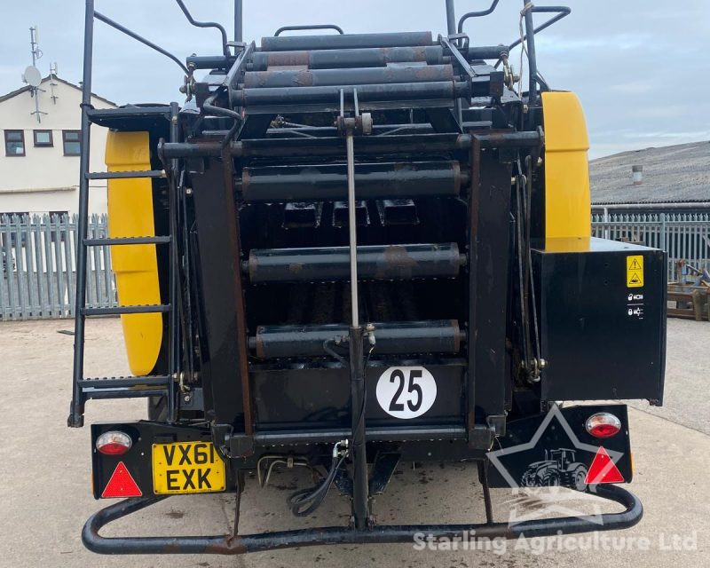 New Holland 890 Baler