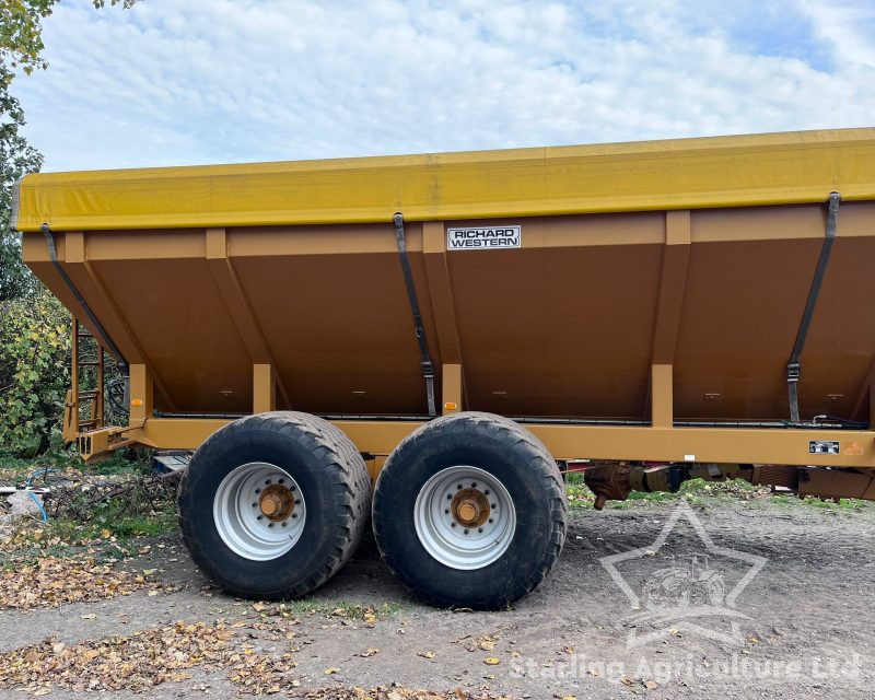 Richard Western FR16 Chaser Bin