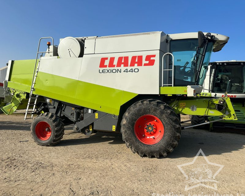 Claas Lexion 440 Combine