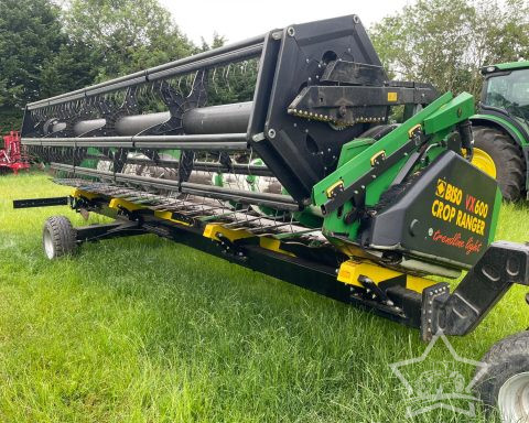 John Deere W550 Combine